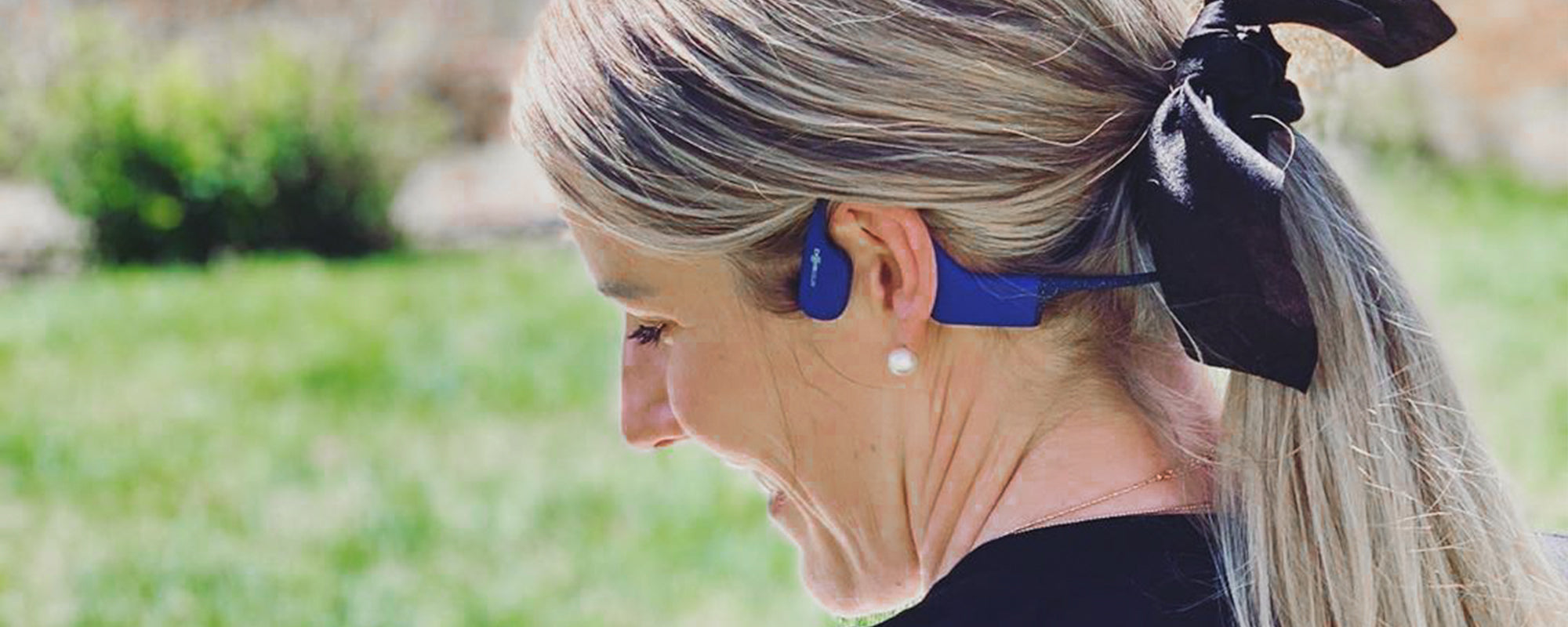 Olympic swimmer Missy Franklin wearing AfterShokz Xtrainerz headphones